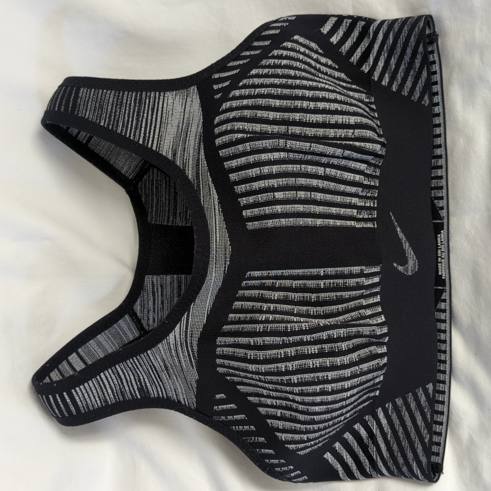 NIKE FE/NOM Flyknit High-Support Non-Padded Sports Bra | Black Gray